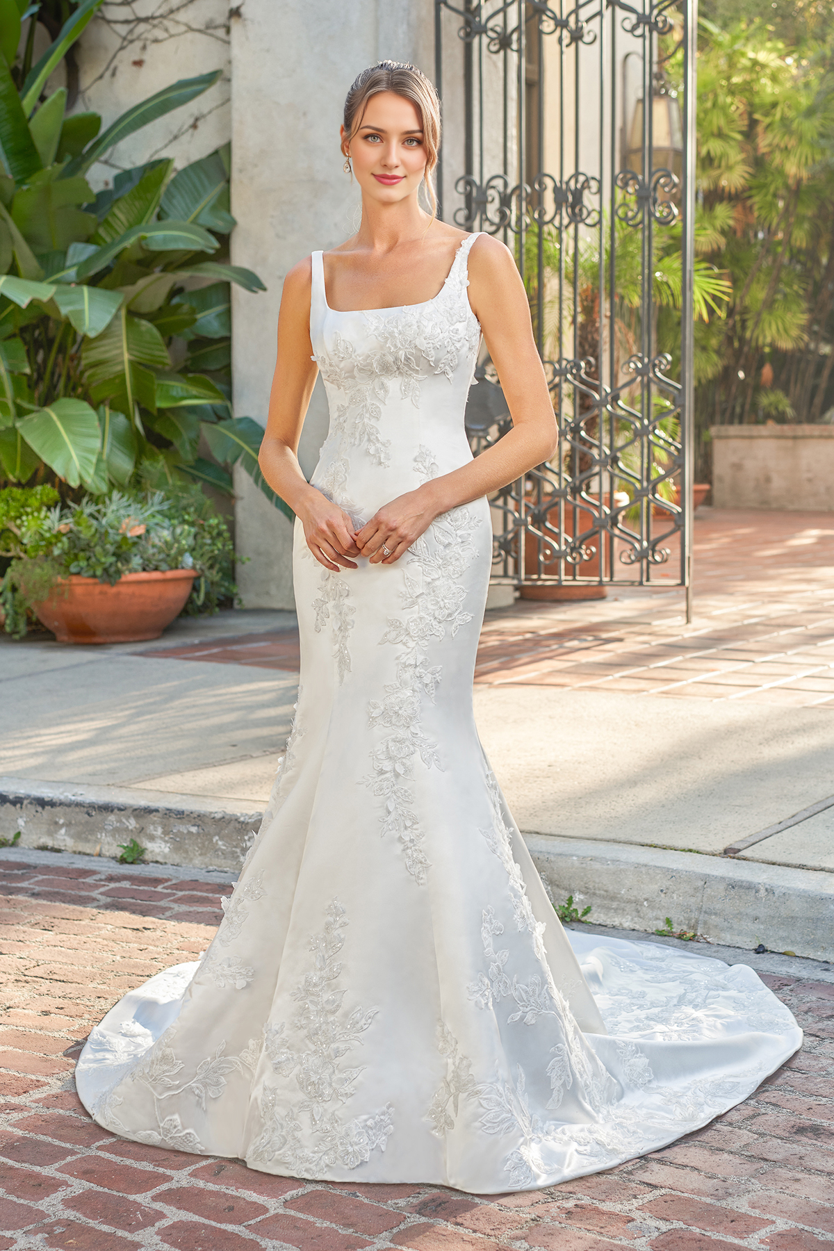 Mermaid square neckline sleeveless 3D decal backless and floor length wedding dress